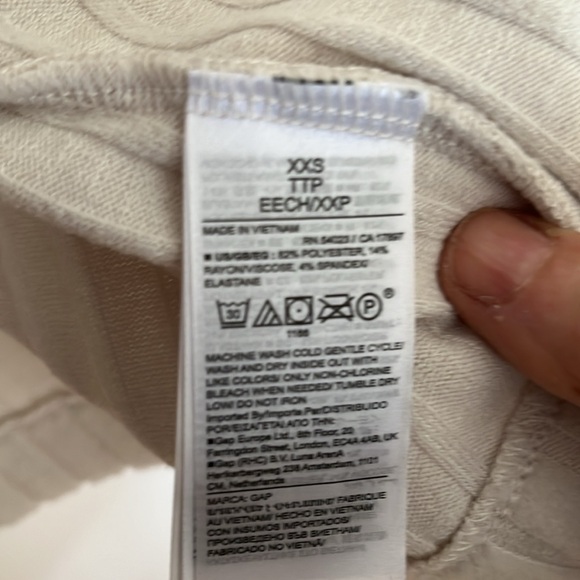 Fabulous off white cardigan, says XXS, but fits XS and S easily - Picture 4 of 4